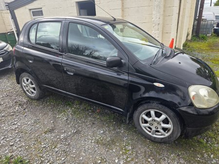 2001 Toyota Yaris - photo 2
