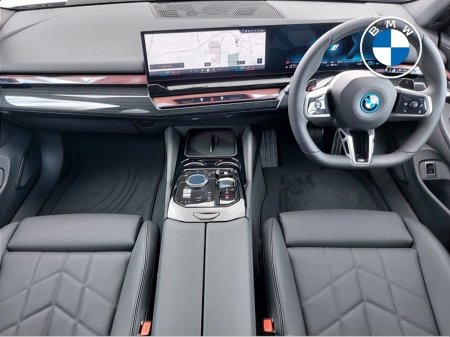 2026 BMW 5-Series - photo 4