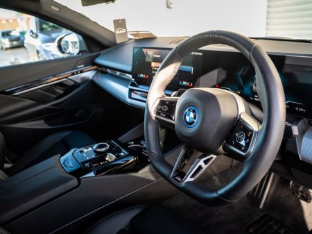 2025 BMW i5 - photo 6