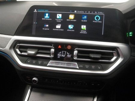 2022 BMW 3-Series - photo 8