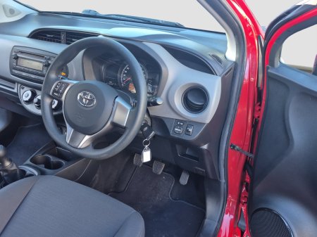 2015 Toyota Yaris - photo 17
