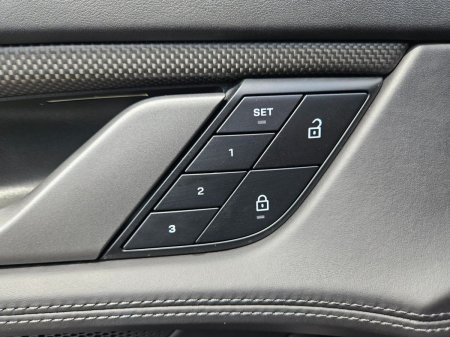 2024 Porsche Taycan - photo 11