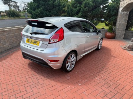 2015 Ford Fiesta - photo 10