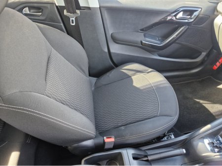 2014 Peugeot 208 - photo 17