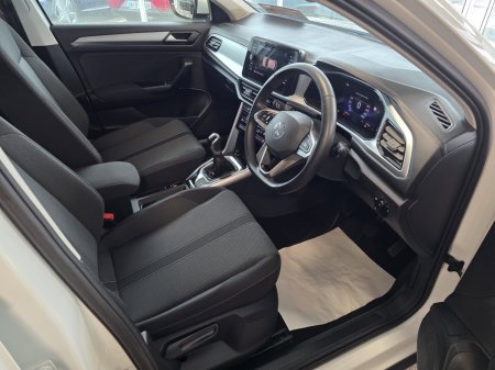 2025 Volkswagen T-Roc - photo 9