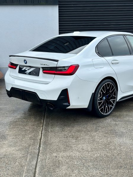 2022 BMW 3-Series - photo 17