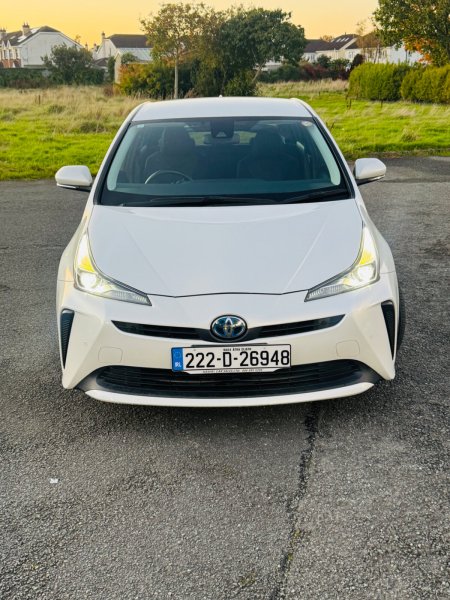 2022 Toyota Prius - photo 2