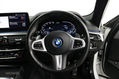 2022 BMW 5-Series - photo 18