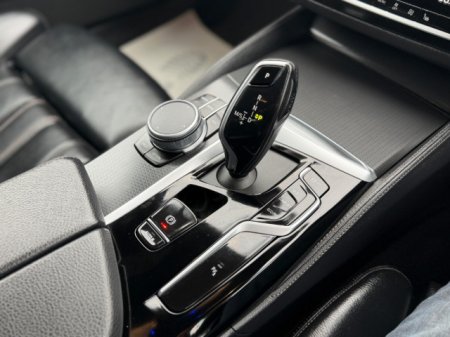 2022 BMW 5-Series - photo 17