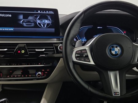 2023 BMW 5-Series - photo 17