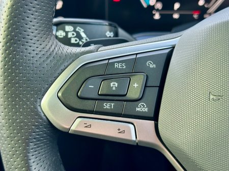2025 Volkswagen Touareg - photo 15
