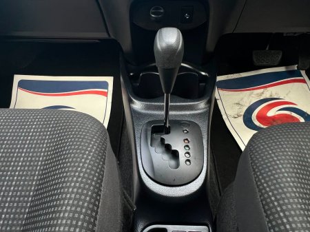 2018 Toyota Vitz - photo 16