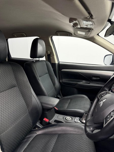 2015 Mitsubishi Outlander - photo 7