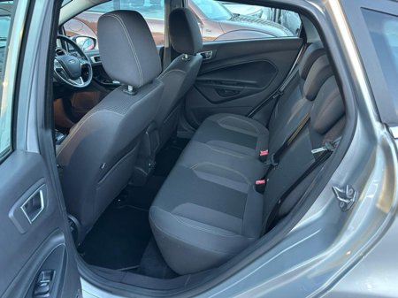 2016 Ford Fiesta - photo 15