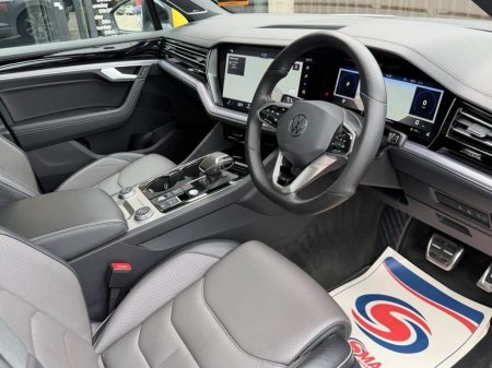 2021 Volkswagen Touareg - photo 8