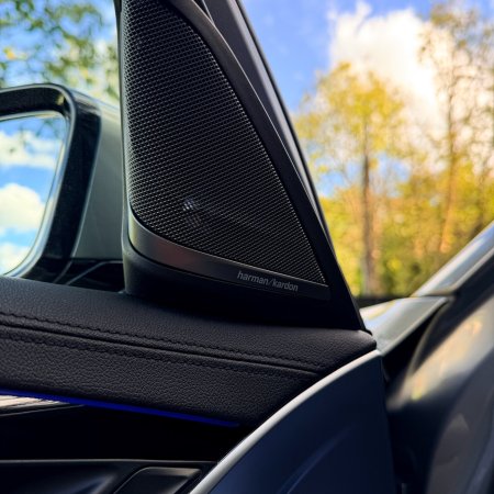 2022 BMW 5-Series - photo 12
