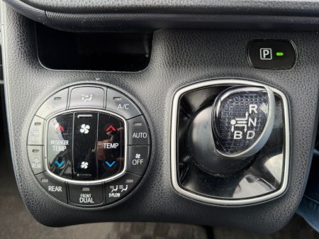 2016 Toyota Voxy - photo 12