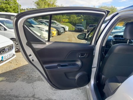 2019 Toyota Aqua - photo 12