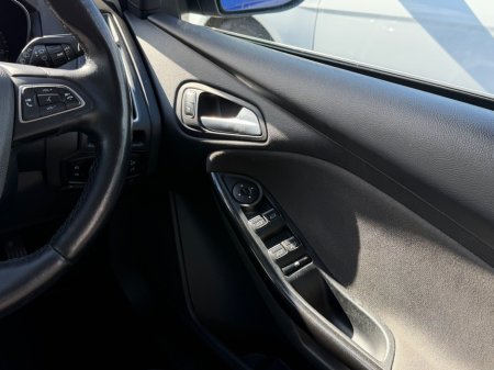 2016 Ford Focus - photo 10