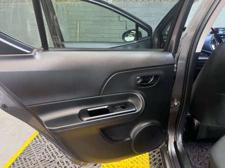 2015 Toyota Aqua - photo 15