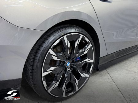 2024 BMW 5-Series - photo 11