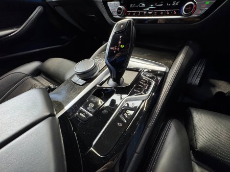 2021 BMW 5-Series - photo 19