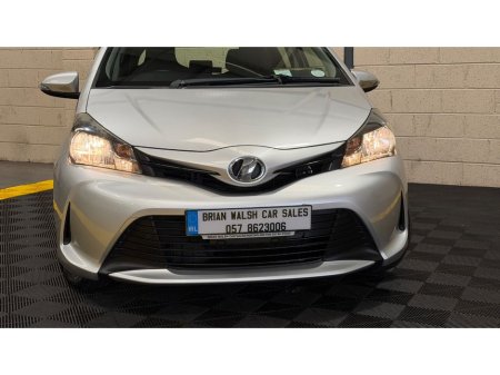2016 Toyota Vitz - photo 2