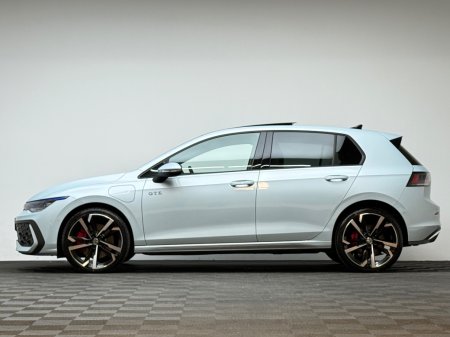 2025 Volkswagen Golf - photo 4