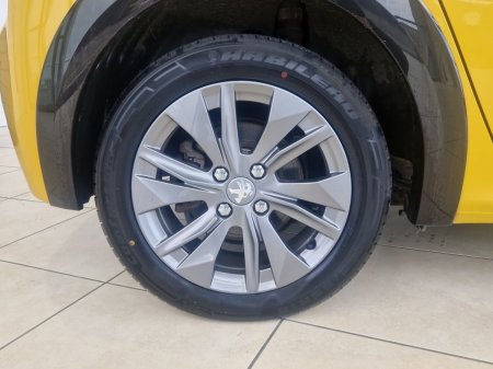 2021 Peugeot 208 - photo 13