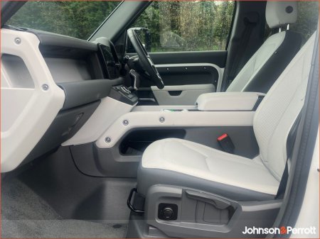 2025 Land Rover Defender - photo 3