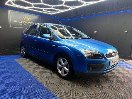 2005 Ford Focus - photo 2