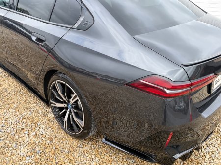 2024 BMW 5-Series - photo 19