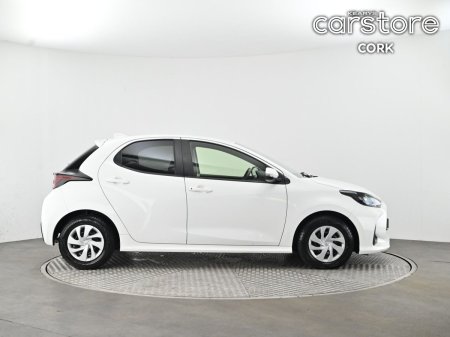 2023 Toyota Yaris - photo 2
