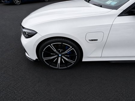 2022 BMW 3-Series - photo 23