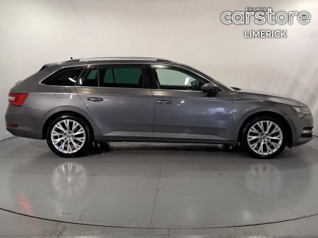 2022 Skoda Superb - photo 2