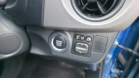 2015 Toyota Vitz - photo 13