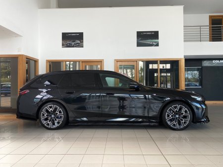 2025 BMW 5-Series - photo 2