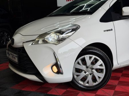 2017 Toyota Vitz - photo 15