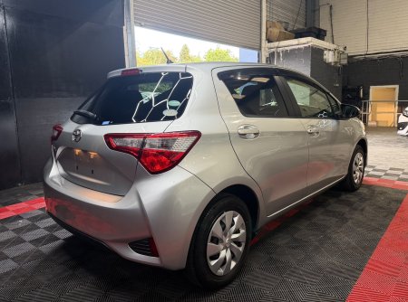 2017 Toyota Vitz - photo 13