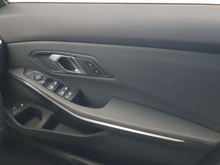 2025 BMW 3-Series - photo 23