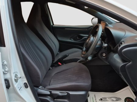 2020 Toyota Yaris - photo 10