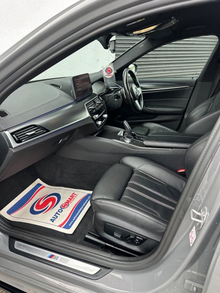 2021 BMW 5-Series - photo 23