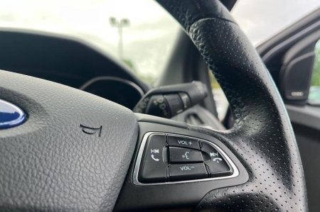 2017 Ford Focus - photo 27
