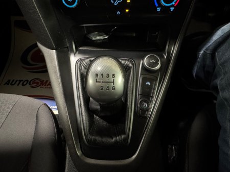 2017 Ford Focus - photo 22