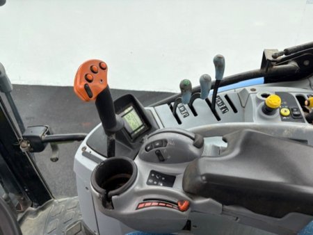 2009 New Holland T6050 - photo 11