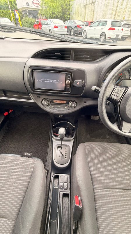 2019 Toyota Vitz - photo 9