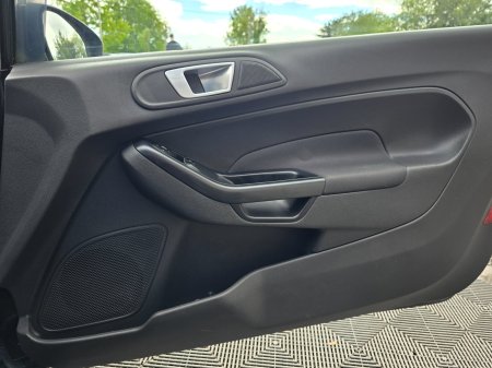 2015 Ford Fiesta - photo 19