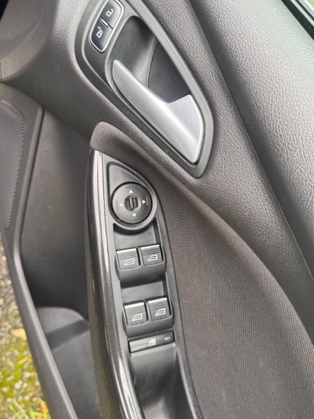 2016 Ford Focus - photo 25