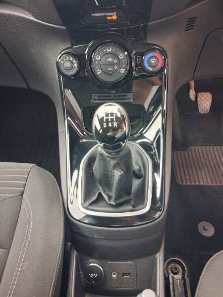 2014 Ford Fiesta - photo 12