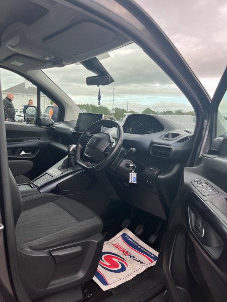 2020 Peugeot Rifter - photo 6
